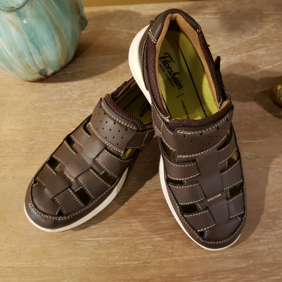 Florsheim Other - Florsheim Boy's Dark Brown Sandals (Sz 2.5)